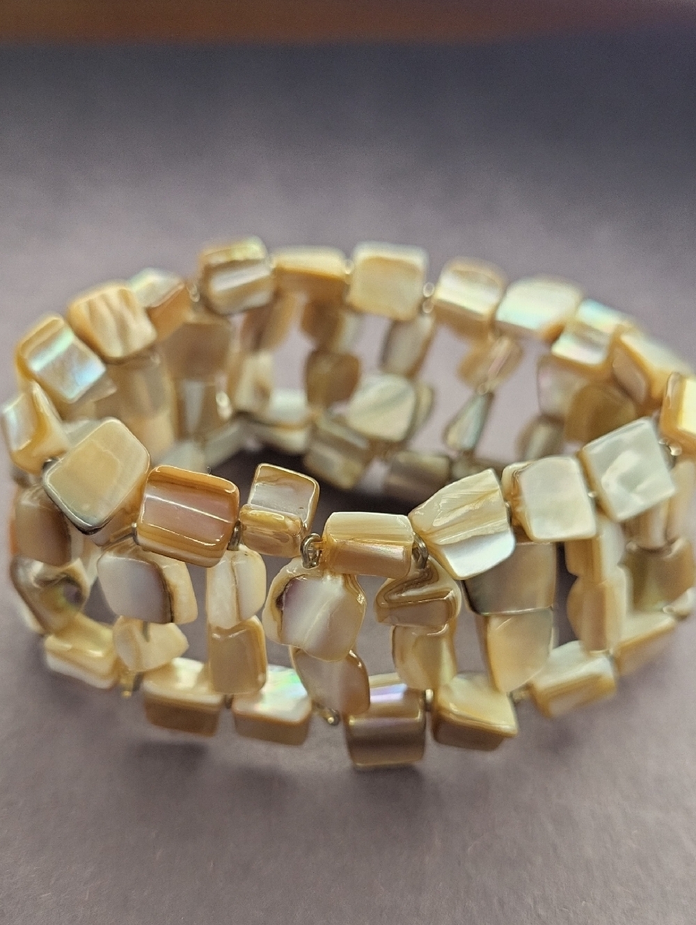 Elegant Shell Bead Bracelet